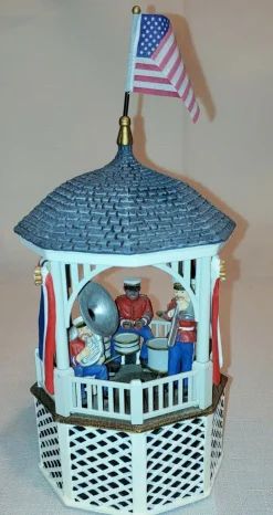 Cic, Gazebo Music Box "Stars And Stripes Forever", 56.55502, Christmas In The City