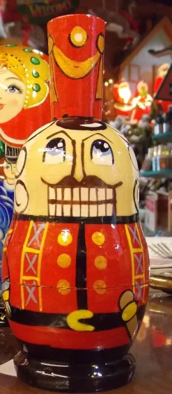 Nesting Soldier/Nutcracker Dolls,